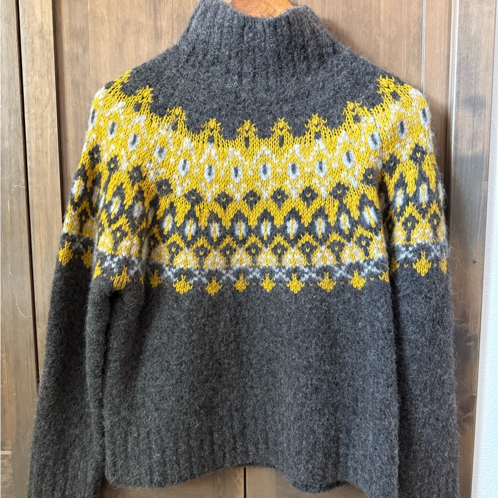 Earthy and Yellow Banana Republic Women’s Sweater